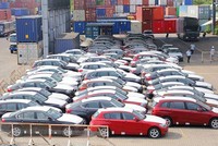 Lô xe hơn 600 chiếc BMW của Tập đoàn BMW vẫn đang nằm lưu bãi ở cảng VICT, TPHCM​. Ảnh: Hân Nguyễn.