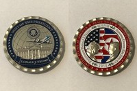 Hai mặt của đồng tiền xu lưu niệm (Ảnh: Nhà Trắng)