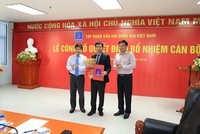 Ông Lê Xuân Huyên (giữa) được bổ nhiệm giữ chức Chủ tịch HĐTV Công ty BSR (Ảnh BSR)