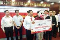 Ông Q. tại buổi lễ trao giải Jackpot 1 chiều 22/5