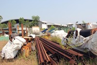 Bãi” thiết bị, máy móc của Dự án Nhà máy bột và giấy Tân Mai Quảng Ngãi. Ảnh: Hà Minh