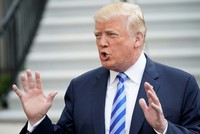 Theo phán quyết của tòa, Trump không thể chặn những người bất đồng quan điểm khỏi tài khoản Twitter. Ảnh: AFP.