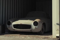 Mercedes Gullwing 300SL nằm trong kho hơn 60 năm. Ảnh: MSN.