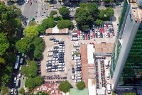 Lô đất 5.000 m2 đã được giao để triển khai dự án từ nhiều năm nay nhưng hiện vẫn làm bãi đỗ xe. Ảnh: Như Quỳnh.