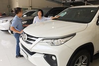 Các mẫu xe cũ Fortuner 2.4G 4x2 MT đã qua sử dụng hiện có giá bán cao hơn giá xe mới niêm yết 50-60 triệu đồng. Ảnh: CTV