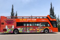 Xe buýt hai tầng đầu tiên ở Hà Nội. Ảnh: Xuân Hoa.