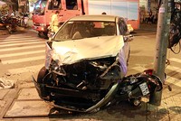 Ôtô hư hỏng sau va chạm. Ảnh: Xuân Ngọc.