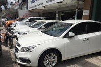 Thị trường xe ô tô cũ tại TPHCM đang khá “ảm đạm”, lượng xe bán ra của nhiều cửa hàng bị sụt giảm khoảng 50%.