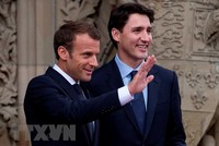 Tổng thống Pháp Emmanuel Macron (ảnh, trái) cam kết sẽ thảo luận thẳng thắn và hiệu quả với Tổng thống Donald Trump tại G7. (Nguồn: EPA/TTXVN).