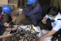 Hàng lậu bị bắt trong nửa năm qua được cho có giá 20 tỷ đồng. Ảnh: Sơn Hòa.