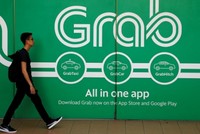 Bên ngoài một văn phòng của Grab tại Singapore. Ảnh: Reuters.