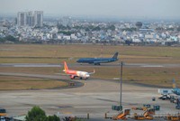 Sân bay Tân Sơn Nhất luôn có lưu lượng hành khách lớn. Ảnh: Xuân Hoa. 