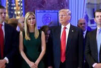 Tổng thống Donald Trump và 3 người con lớn (Ảnh: BBC).