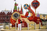 Đồng hồ đếm ngược đến World Cup tại Moskva (Nga). Ảnh: AFP.