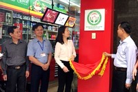 Hà Nội phấn đấu 80 - 90% cửa hàng kinh doanh trái cây được gắn biển "Cửa hàng trái cây an toàn" trong năm 2018.