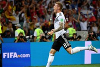 Kroos khiến tất cả vỡ òa với bàn thắng tuyệt đẹp ở những giây cuối cùng.