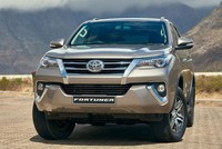 Toyota Fortuner 2018 bất ngờ tăng giá.