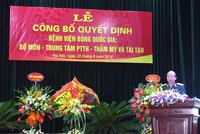 PGS.TS Nguyễn Gia Tiến, Giám đốc Bệnh viện Bỏng Quốc gia phát biểu tại lễ công bố. Ảnh SKĐS.