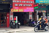 Các tiệm cầm đồ tại TPHCM vào mùa “hốt bạc” do nhu cầu cầm cố tài sản của người dân tăng cao.