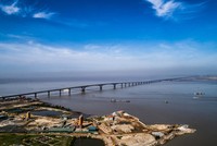 Cầu Tân Vũ - Lạch Huyện nối các quận huyện của TP. Hải Phòng với huyện đảo Cát Hải.