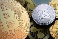 Bitcoin, Ethereum, Ripple hiện là 3 tiền ảo vốn hóa lớn nhất thế giới. Ảnh: Daily Express.