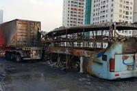 Hai xe chắn ngang đường vành đai  trên cao.