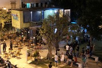 Cảnh sát vây bắt Bình tại quán cà phê ở quận 12. Ảnh: Quốc Thắng.