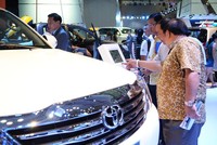 Doanh số bán xe trong nước tăng nhẹ, xe nhập giảm rất mạnh