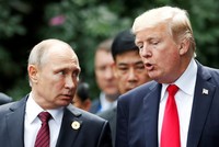 Tổng thống Donald Trump và Tổng thống Vladimir Putin gặp nhau năm 2017 (Ảnh: Reuters).