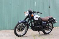 Kawasaki W250 2018 đầu tiên về Việt Nam giá lăn bánh hơn 150 triệu đồng. 