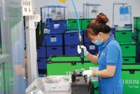 Nhà máy Triom (Italy) tại Khu công nghiệp Quang Minh (Hà Nội) chuyên sản xuất đèn chiếu sáng ô tô và xe máy. Ảnh: Đức Thanh.