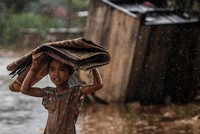 Người dân Lào chịu ảnh hưởng trong vụ vỡ đập ở Attaupue. Ảnh: Thành Nguyễn.