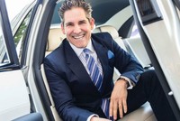 Triệu phú Grant Cardone quan niệm tiền để một chỗ là lãng phí. Ảnh: Cnbc.