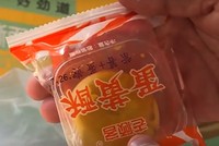 Số bánh trung thu không ghi hạn sử dụng. Ảnh: VTV