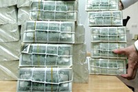 Doanh nghiệp hiện vay USD với lãi suất phổ biến 3,5 - 5%/năm với khoản vay ngắn hạn. Ảnh: Đức Thanh.