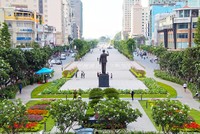 Phố đi bộ Nguyễn Huệ là điểm thu hút rất đông người dân và du khách đến vui chơi vào dịp cuối tuần, lễ, tết. Ảnh: Hữu Công.