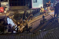 Sập sàn gỗ trong nhạc hội ở Tây Ban Nha, 300 người bị thương