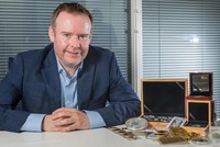 Rob Halliday-Stein, 41 tuổi, bắt đầu công việc kinh doanh vàng từ 10 năm trước. (Nguồn: SWNS:SOUTH WEST NEWS SERVICE).