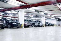 Nhiều chung cư thiếu chỗ đỗ ô tô.