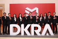 Ban điều hành DKRA Vietnam cùng đội ngũ lãnh đạo các công ty thành viên tại Lễ ra mắt nhận diện thương hiệu và công bố chiến lược mới.