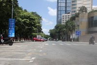 Đường phố thông thoáng hơn sau khi tăng phí đậu ô tô dưới lòng đường.