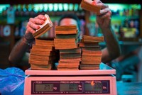 Người Venezuela phải dùng ứng dụng để quy đổi tiền