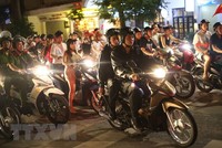 Lực lượng công an thành phố Hà Nội duy trì giữ gìn an ninh trật tự trên những tuyến phố. (Ảnh: Doãn Tấn/TTXVN).