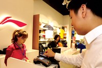 Chủ ngân hàng đã được phép dùng thẻ tín dụng của ngân hàng mình