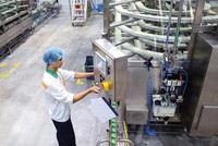 Kinh tế mới quay lại đà bứt tốc mạnh mẽ vào năm ngoái tạo đà cho việc thực hiện mục tiêu phát triển kinh tế - xã hội những năm còn lại của Kế hoạch 2016 - 2020. Trong ảnh: Nhà máy của Nestle tại Hưng Yên. Ảnh: Đức Thanh