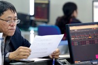 EPS cao, giá cổ phiếu thấp: Cơ hội hay “cái bẫy”?