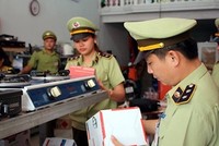 Lực lượng quản lý thị trường đi kiểm tra hành hóa (Ảnh minh họa/Dân Việt)