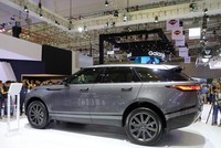 Nhiều dòng xe ngoại đang hoàn tất thủ tục để nhập về Việt Nam. Ảnh: Đức Thanh.