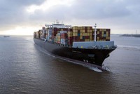 Một tàu chở hàng từ Trung Quốc. Ảnh: Bloomberg