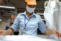 Tận dụng cơ hội, doanh nghiệp dệt may đẩy mạnh sản xuất